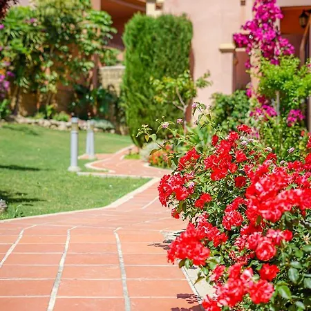 Townhouse Azata Golf - 5 Min Driving From The Beach Сasa de vacaciones Estepona
