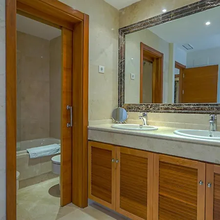 Townhouse Azata Golf - 5 Min Driving From The Beach Сasa de vacaciones Estepona