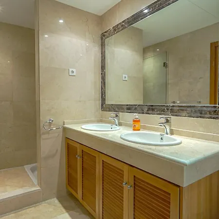 Townhouse Azata Golf - 5 Min Driving From The Beach Сasa de vacaciones Estepona